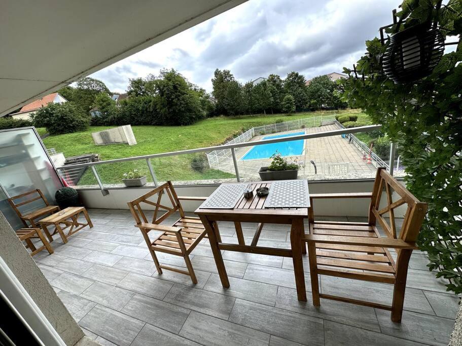 Appartement Cosy Avec Balcon Et Piscine Besançon Zewnętrze zdjęcie