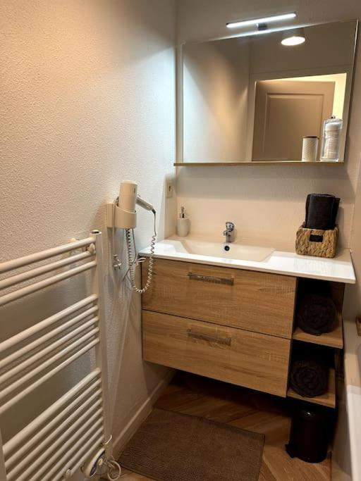 Appartement Cosy Avec Balcon Et Piscine Besançon Zewnętrze zdjęcie
